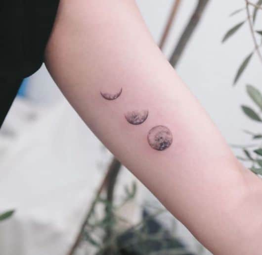 tatuagem fases da lua braço