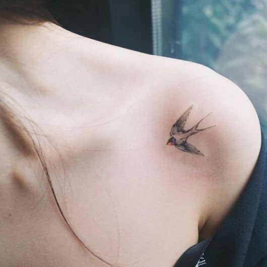 tatuagem delicada passarinho