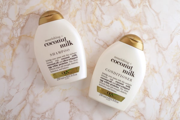 Shampoo de Coco – 6 Benefícios Maravilhosos & Melhores Produtos!