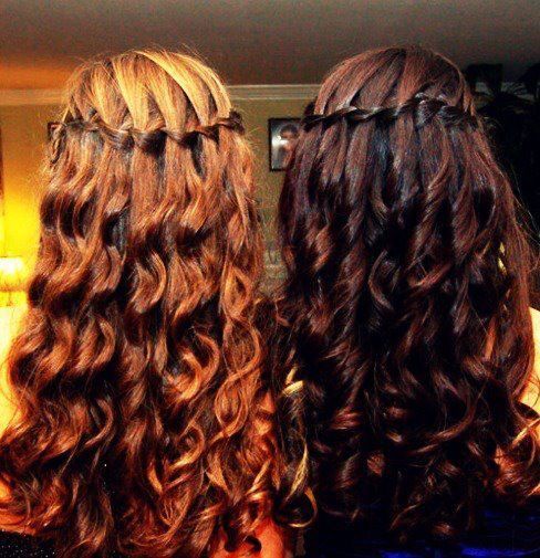 Trança cascata: em cabelo cacheado loiro