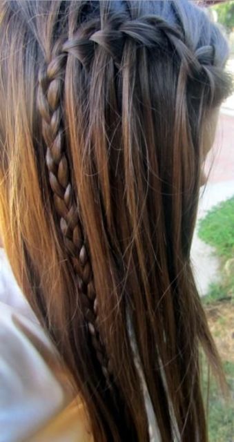Trança cascata: lateral em cabelo castanho