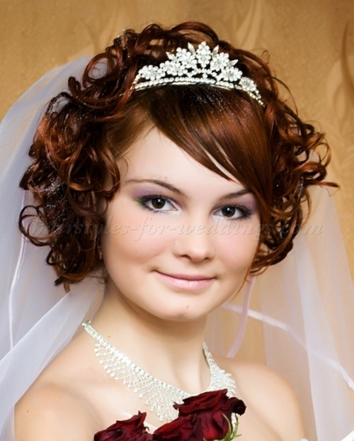 Penteados para Cabelos Cacheados Curtos: Para noiva com tiara
