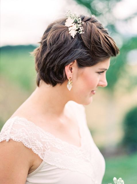 Penteados para casamento de dia: Para noiva em cabelo curto com trança