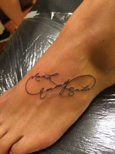A tatuagem no pé também é bastante comum, o que acha?