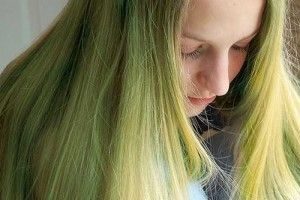 como tirar o verde do cabelo: cabelo loiro
