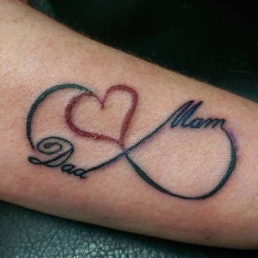 Lindo conceito de tatuagem de infinito com coração, ótimo para quem ama desenhos diferentes e originais