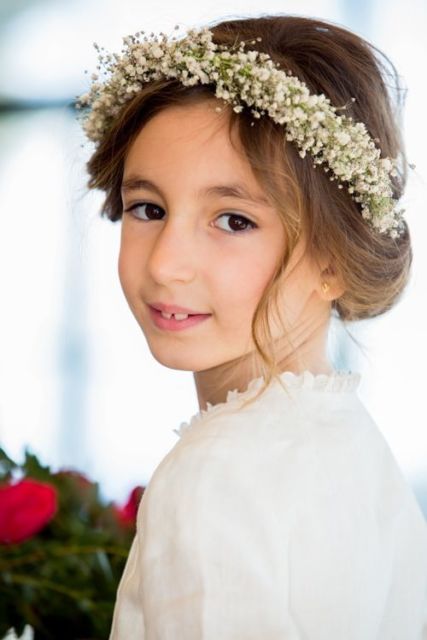 penteado com coroa de flores