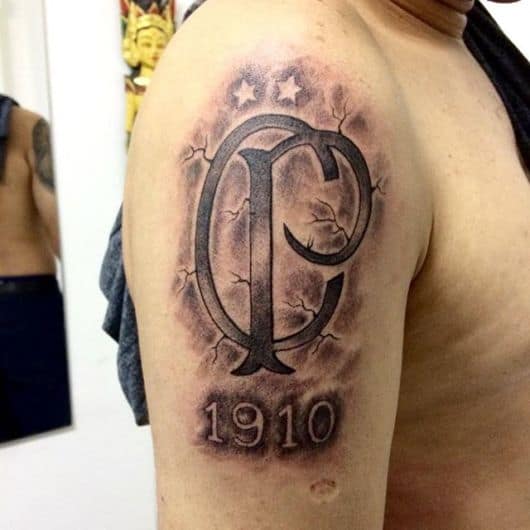 Tatuagem do Corinthians sombreada
