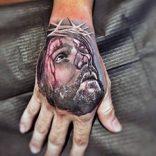 Tatuagem na mão masculina – 80 Ideias iradas e dicas para tatuar!