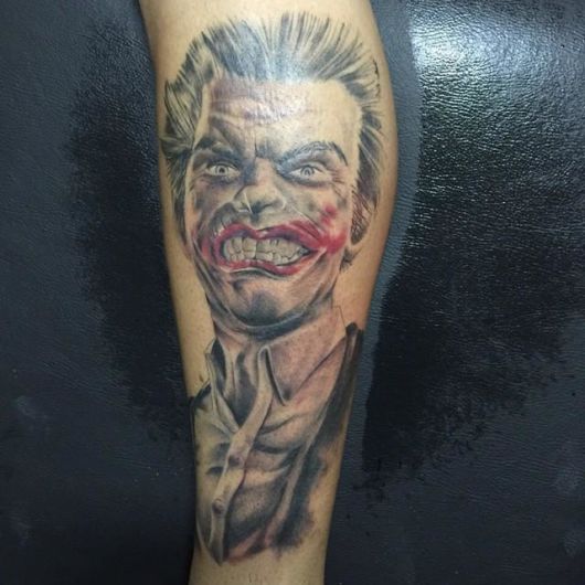 tatuagem Coringa na perna