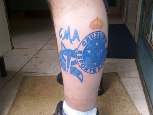 tatuagem do cruzeiro na perna