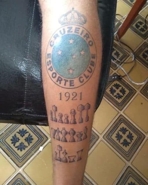 tatuagem do cruzeiro na perna