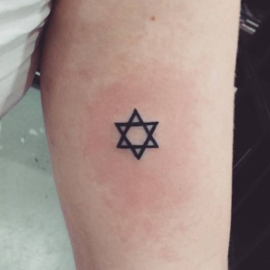 Tatuagem estrela de Davi Significado + 55 Inspirações