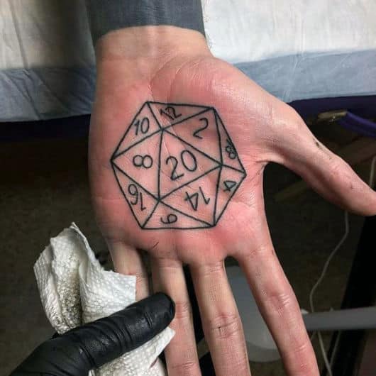 Tatuagem na palma da mão Dói? + 50 ideias, fotos e dicas