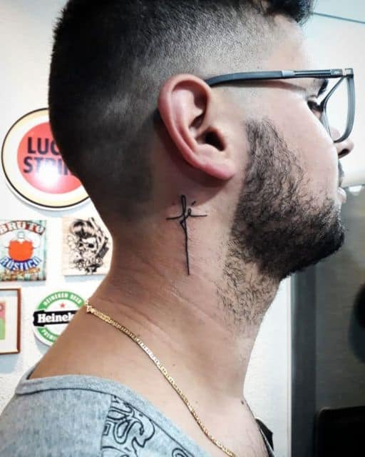 Tatuagem no pescoço masculina 80 ideias e desenhos