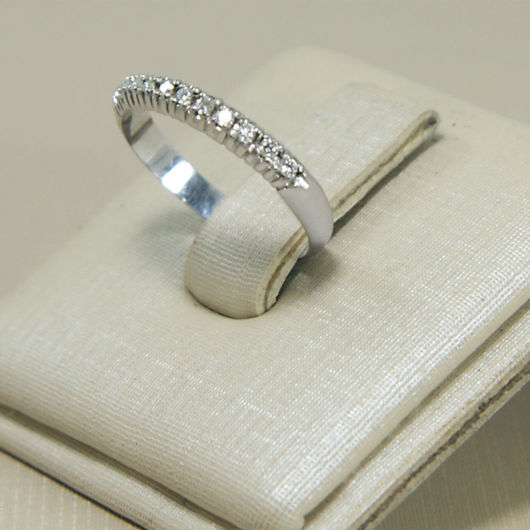 anel de ouro branco com diamantes
