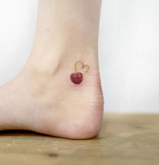tatuagem delicada tornozelo