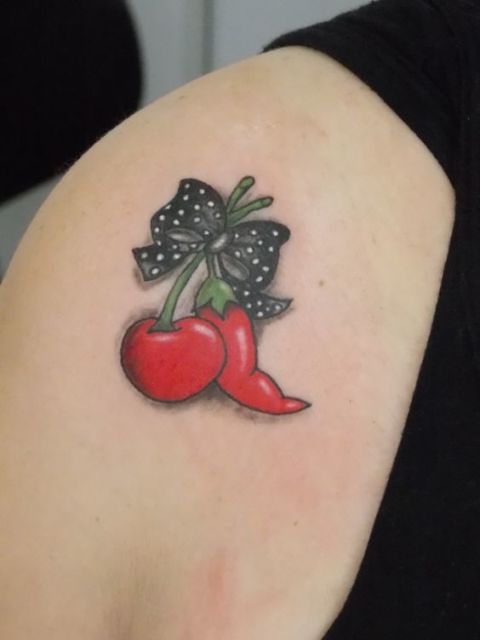 tatuagem cereja com pimenta