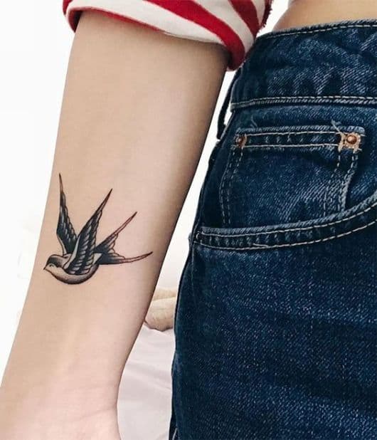 tatuagem delicada pássaro