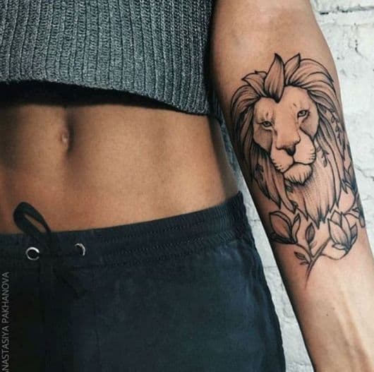 tatuagem média leão