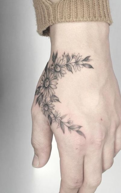 tatuagem de flor delicada