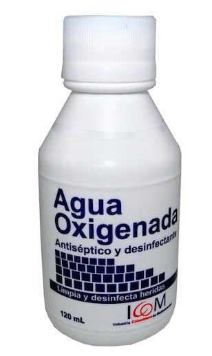 Imagem de embalagem de água oxigenada, uma das dicas sobre como tirar violeta genciana do cabelo.