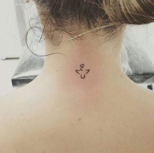 Tatuagem no pescoço feminina 47 inspirações de cair o