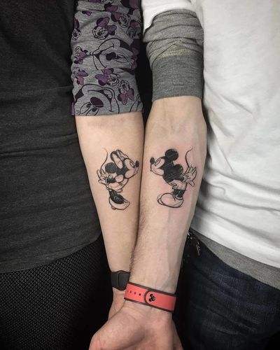 tatuagem de casal preta e branca