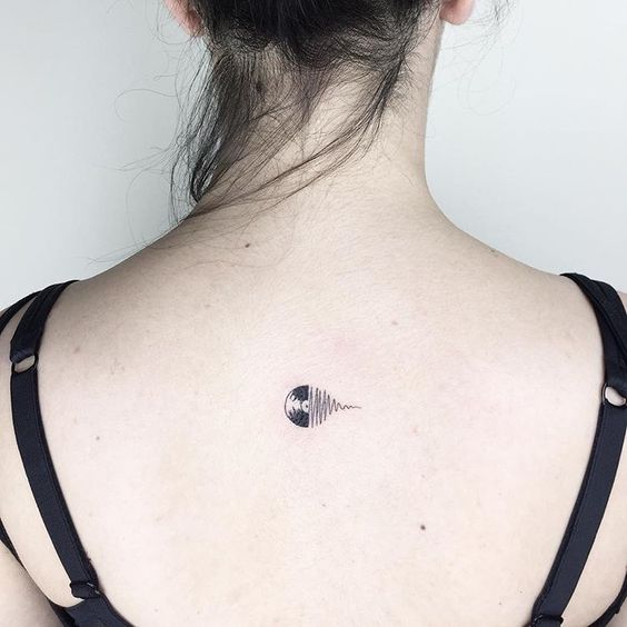 tattoo feminina nas costas