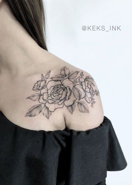 tatuagem feminina no ombro