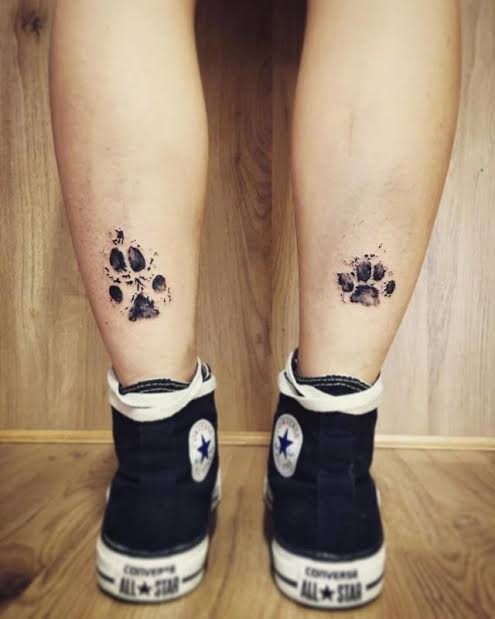 inspiração de tatuagem de pata de cachorro pequena e delicada