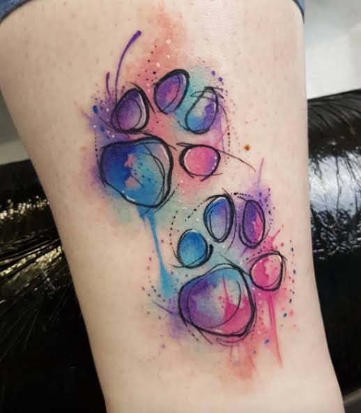 tatuagem aquarela de pata de cachorro