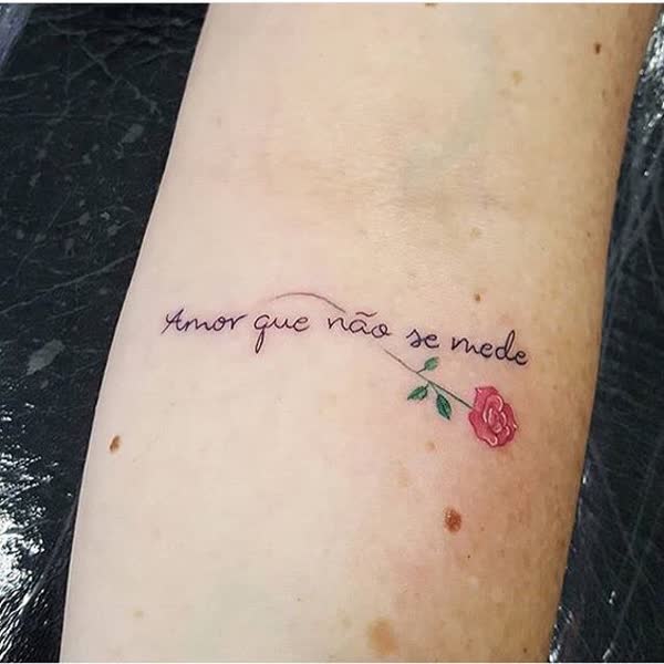 Tatuagens de frases no braço 45 inspirações perfeitas