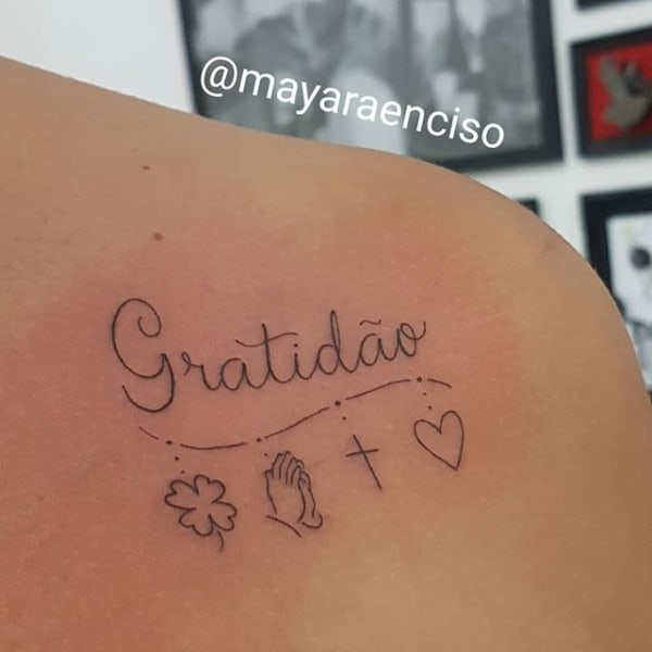 tatuagem gratidão nas costas pequena