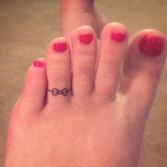 tatuagem no dedo do pé