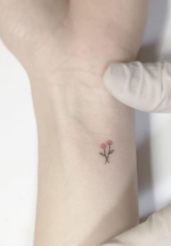 tatuagem fofa de flor