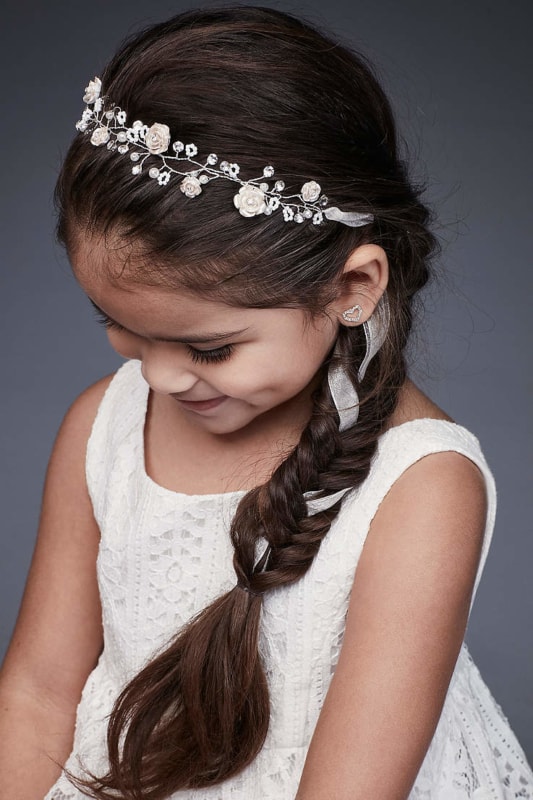 penteado de daminha com trança e tirara