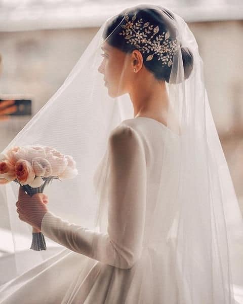 coque de noiva com véu