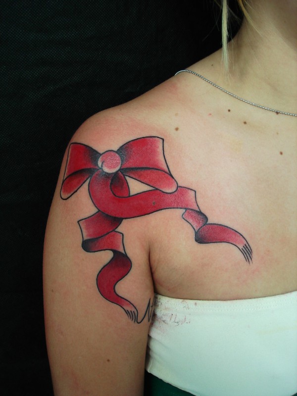 tatuagem de laço vermelho