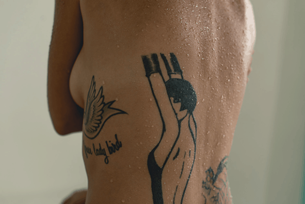 Tatuagem sensual nas costas