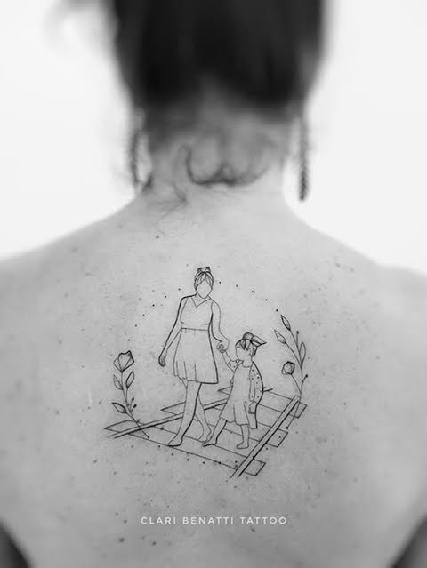 linda tatuagem mãe nas costas