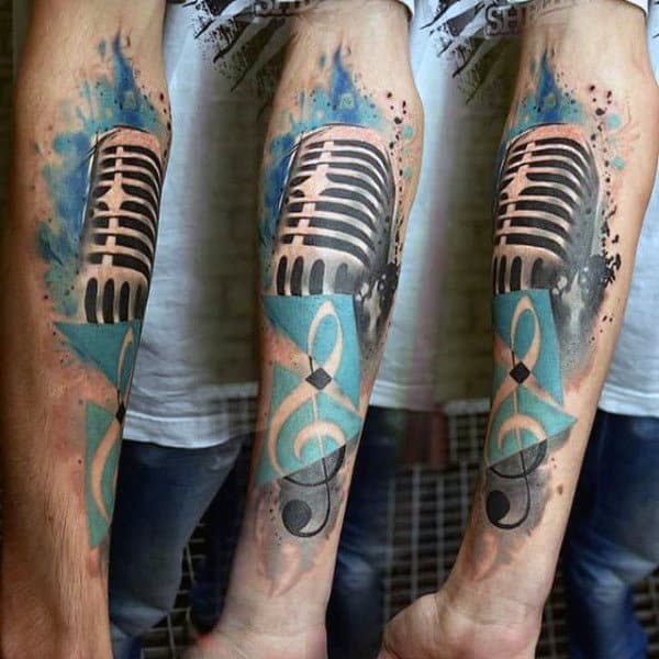 tatuagem de música no braço colorida