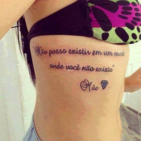 tatuagem mãe na costela