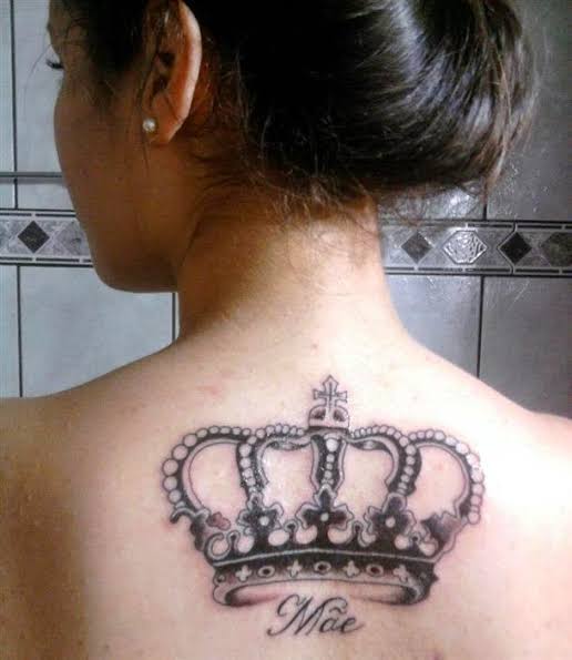 tatuagem mãe nas costas