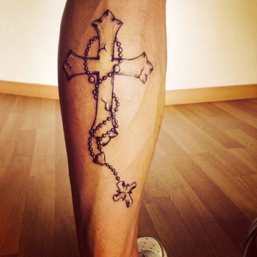 tatuagem na panturrilha masculina cruz