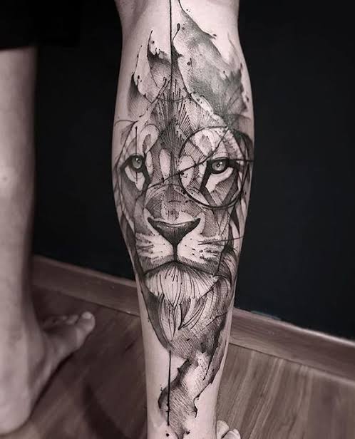 tatuagem na panturrilha masculina leão conceitual