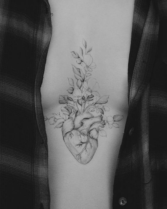 tatuagem delicada de coração