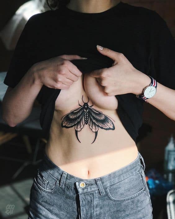 tatuagem feminina de inseto