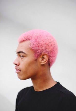cabelo crespo masculino rosa