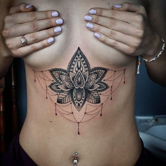 tattoo feminina de mandala